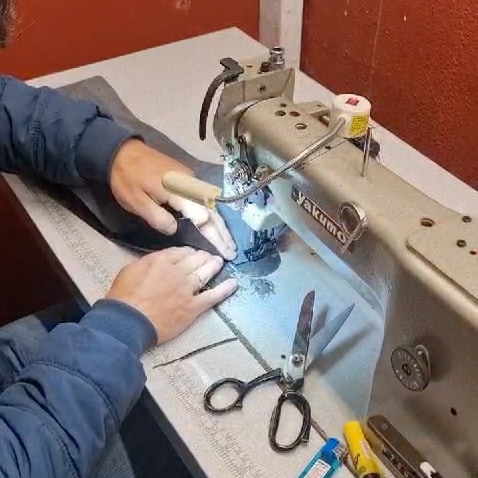 Cosiendo con máquina de coser