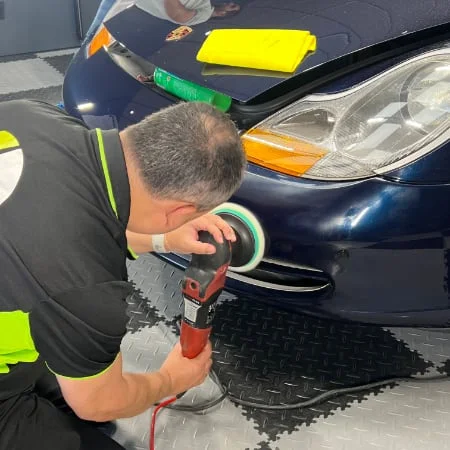 Puliendo con rotativa en curso Zvizzer